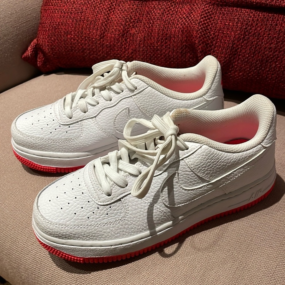 Nike Air Force Women’s size 4Y white and hot pink